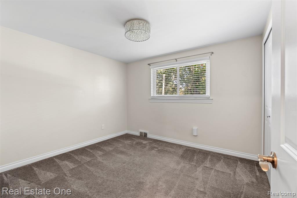 4090 Middlebury Drive, Troy, MI 48085 — Photo 35