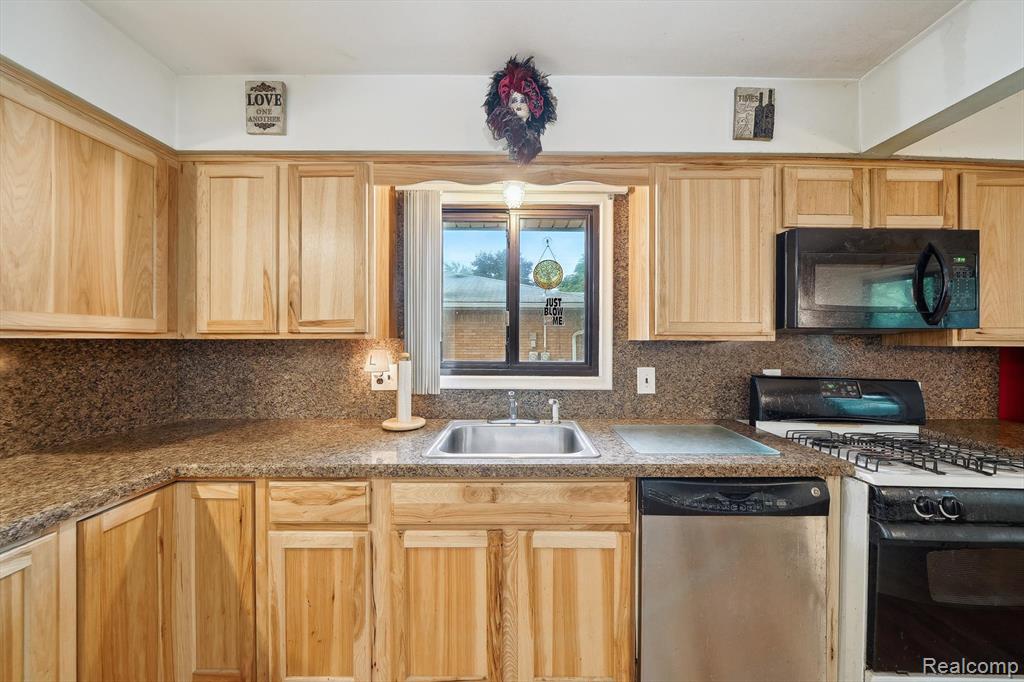 9328 William Street, Taylor, MI 48180 — Photo 11