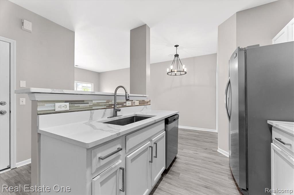 26783 Kirkway Circle, Woodhaven, MI 48183 — Photo 9