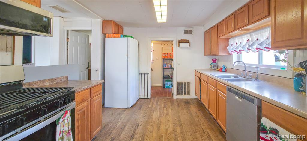 6812 Sherman Street, North Branch, MI 48461 — Photo 5