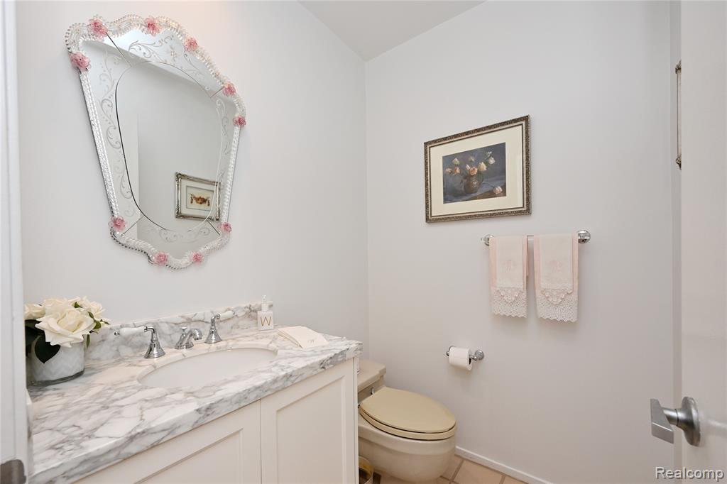 6020 Orchard Ridge Court, West Bloomfield, MI — Photo 17
