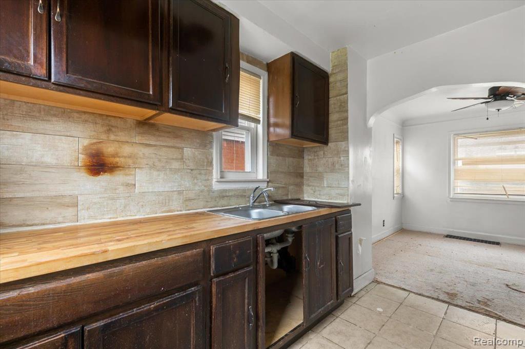 9393 MEYERS Road, Detroit, MI 48228 — Photo 13