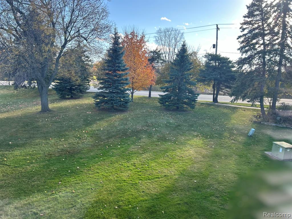 438 Lockmoor Court, 18, Grand Blanc, MI 48439 — Photo 12