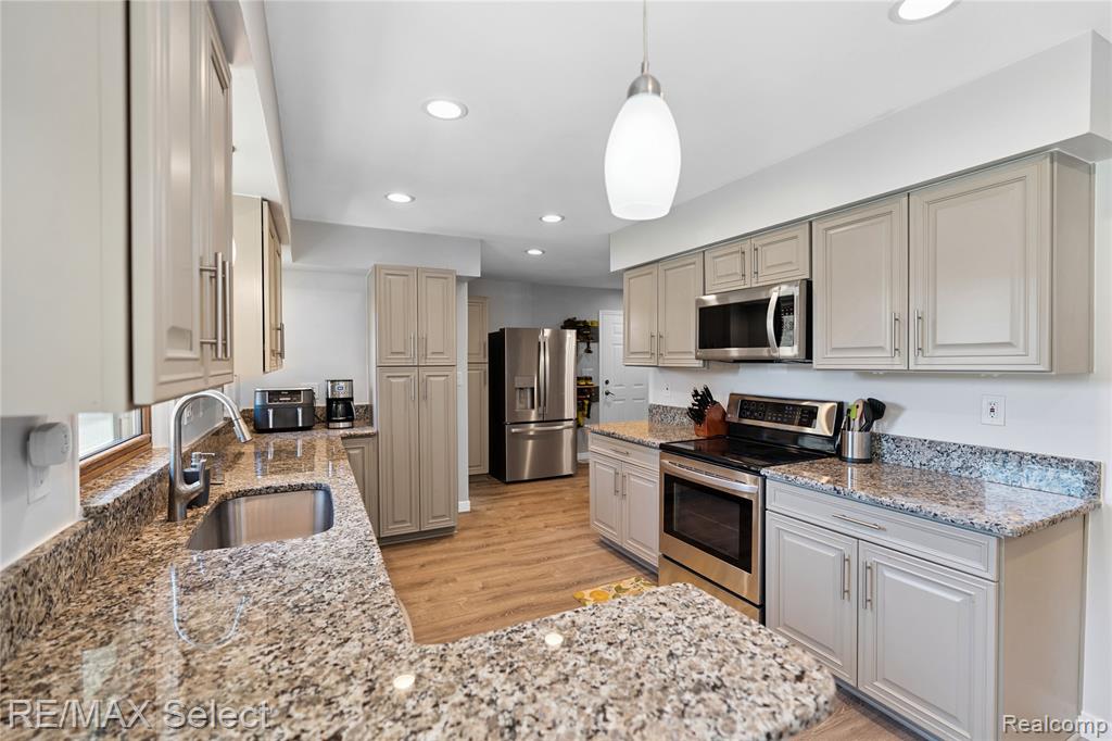 2456 N Tipsico Lake Road, Hartland, MI 48353 — Photo 7