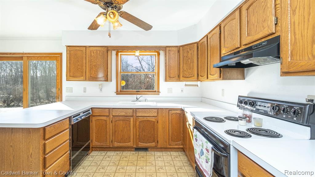 5427 OAK GROVE Road, Howell, MI 48855 — Photo 16