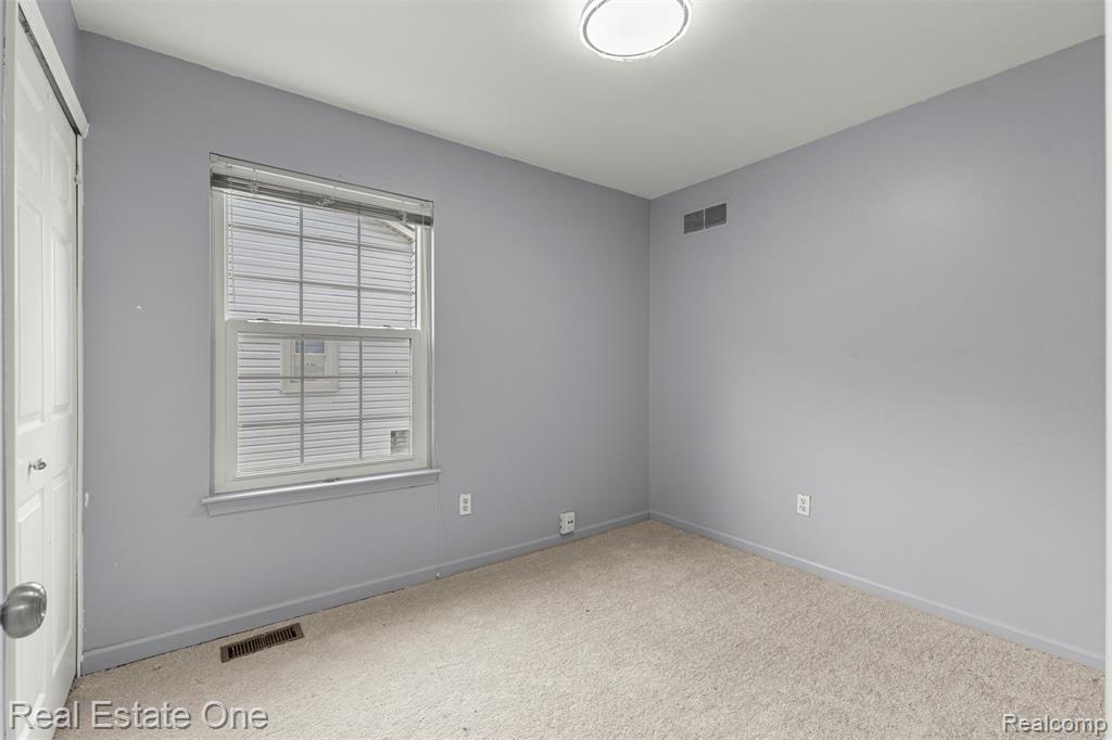 7985 Faircrest Drive, Ypsilanti, MI 48197 — Photo 32