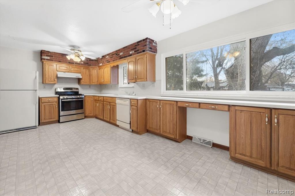 5033 Robinwood Street, Monroe, MI 48161 — Photo 8