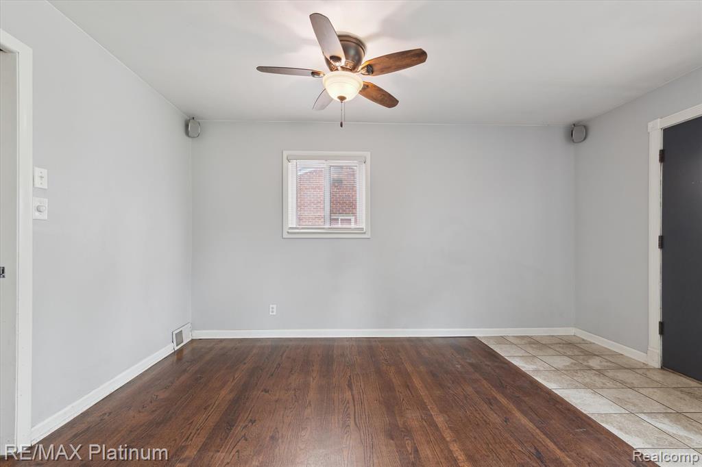 8685 Terri Drive, Westland, MI — Photo 11