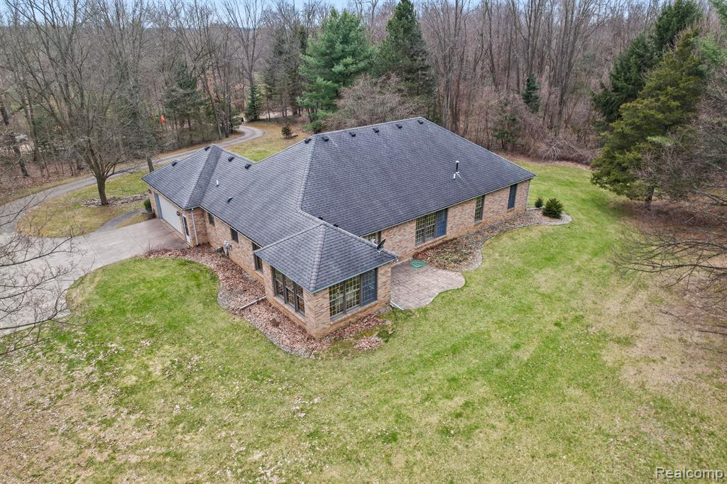 9856 Rattalee Lake Road, Clarkston, MI 48348 — Photo 5