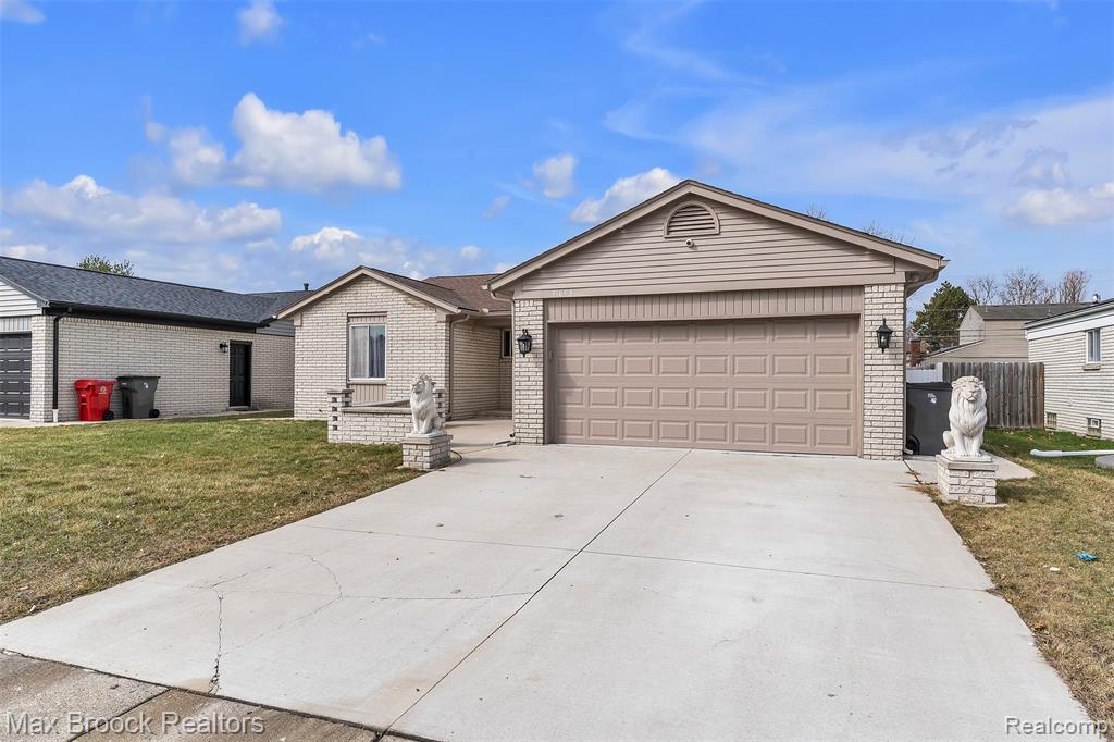 41893 Mary Kay Drive, Clinton Twp, MI 48038 — Photo 2