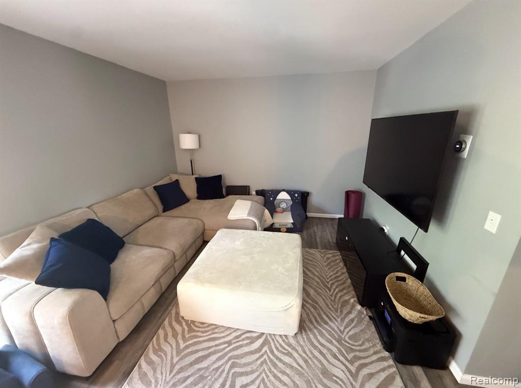 33825 Pondview Circle, Livonia, MI 48152 — Photo 5