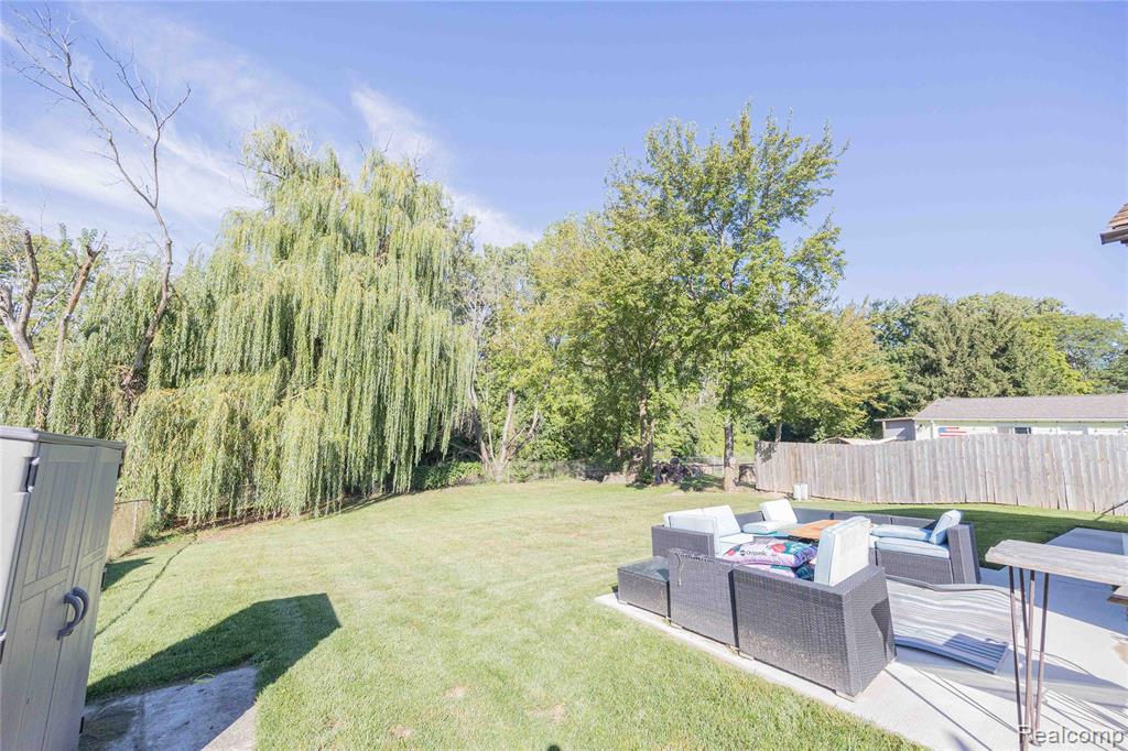25298 Castlewood Drive, Woodhaven, MI 48183 — Photo 32