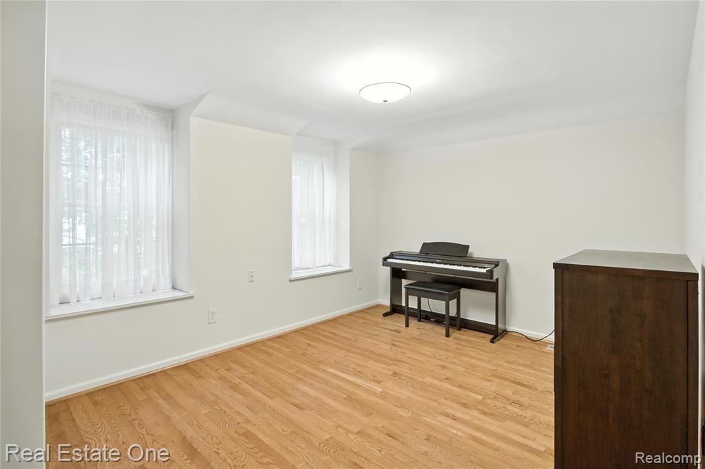 604 Longford Drive, Rochester Hills, MI 48309 — Photo 30
