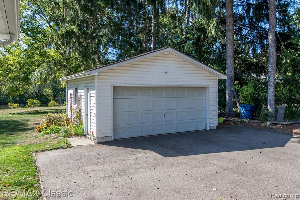 590 Bogie Lake Road, White Lake, MI 48383 — Photo 29
