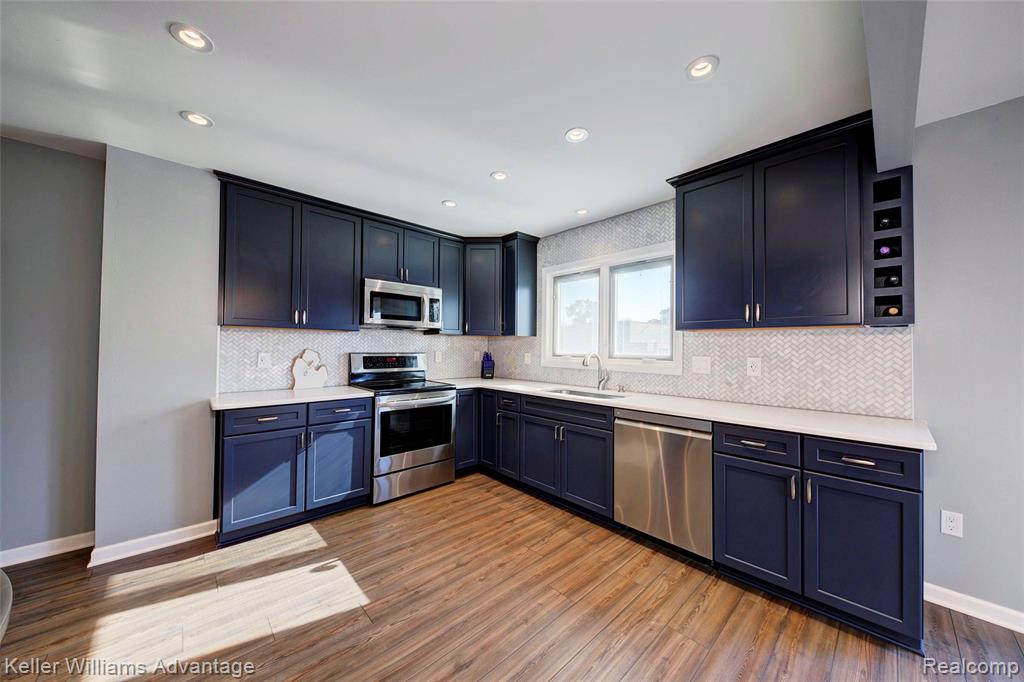 446 Oakgrove Court, Clawson, MI — Photo 6