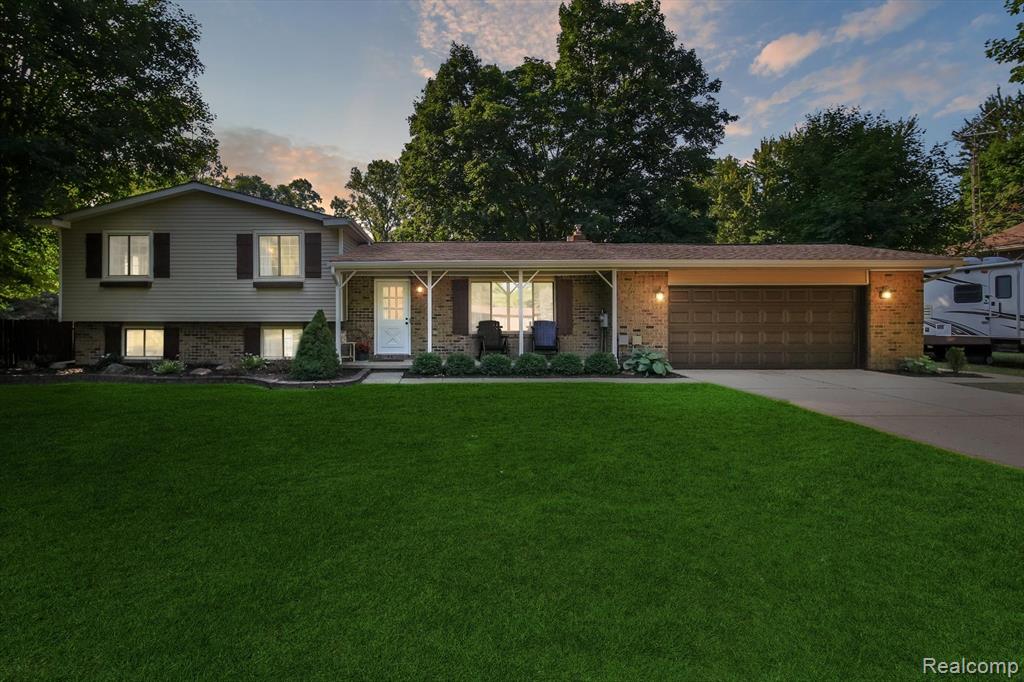 12232 Dentonview Drive, Fenton, MI 48430