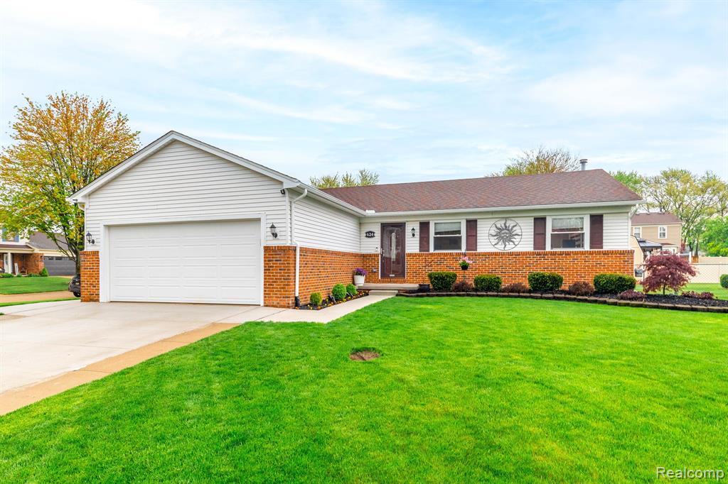 624 BEDFORD Drive, Westland, MI — front exterior