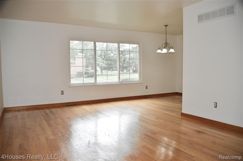 737 E Fox Hills Drive, 180, Bloomfield Hills, MI 48304 — Photo 4