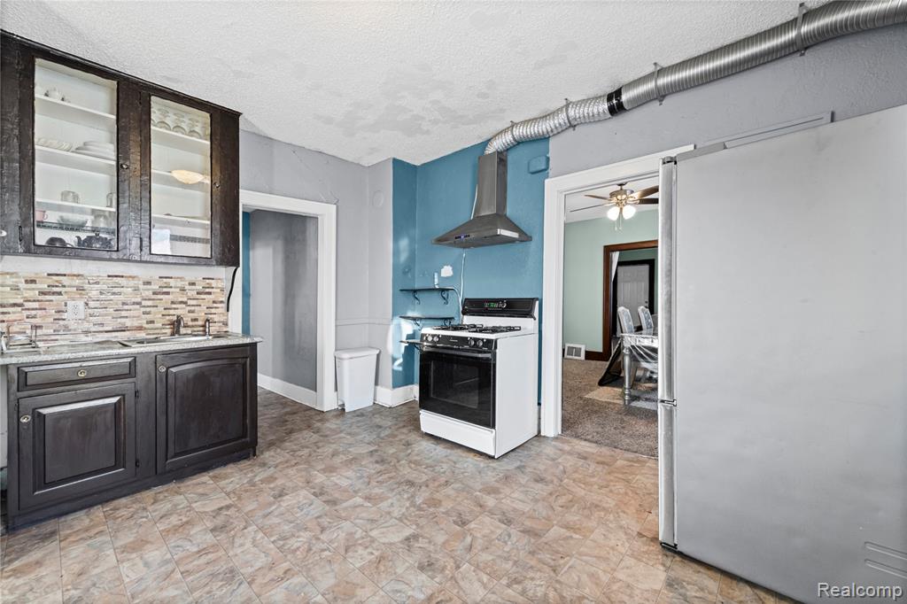 4590 Charles Street, Hamtramck, MI 48212 — Photo 19