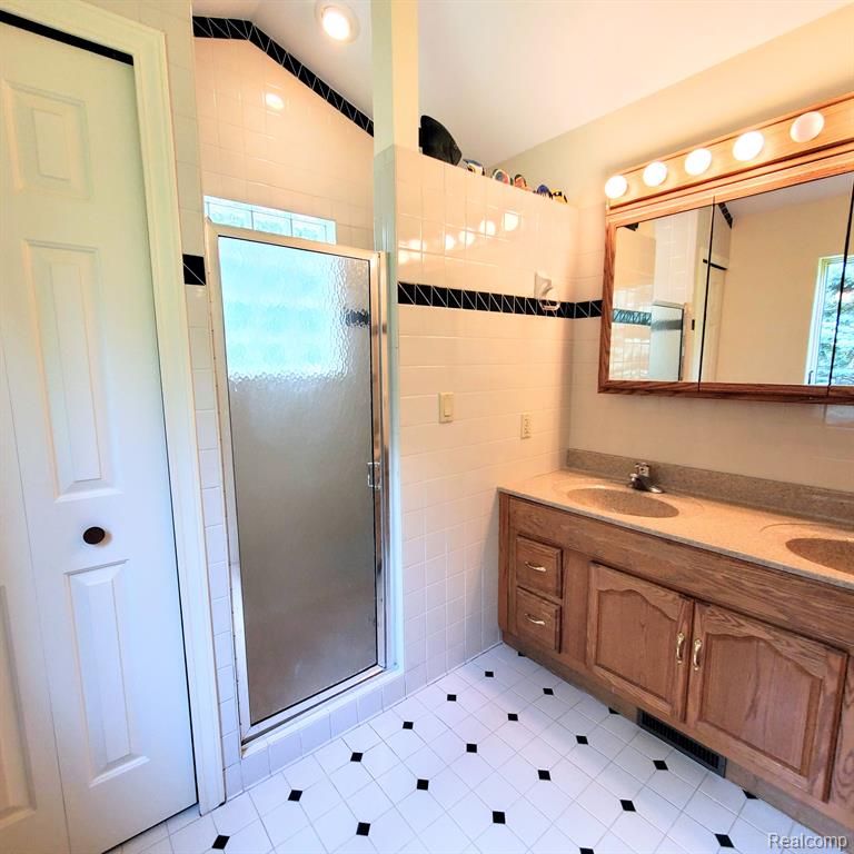 6380 E Pierson Rd Road, Flint, MI 48506 — Photo 16