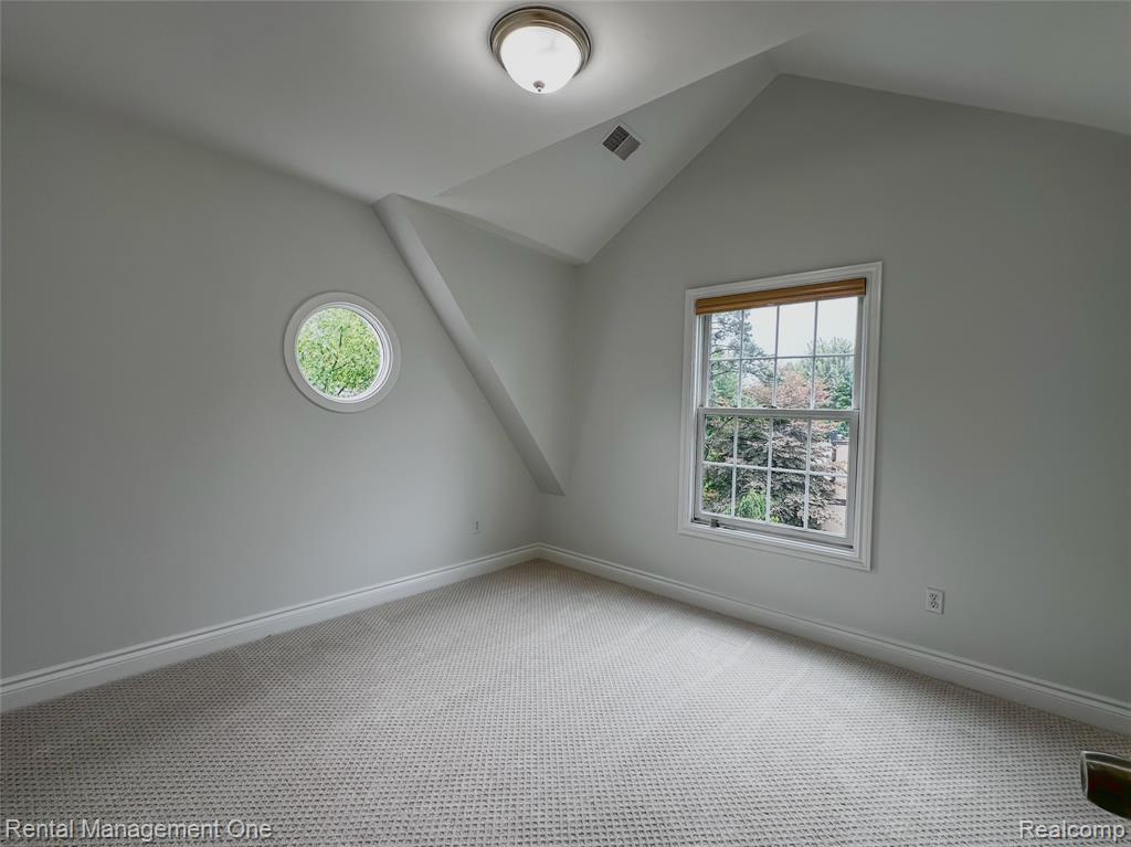 5742 PUTNAM Drive, West Bloomfield, MI 48323 — Photo 32