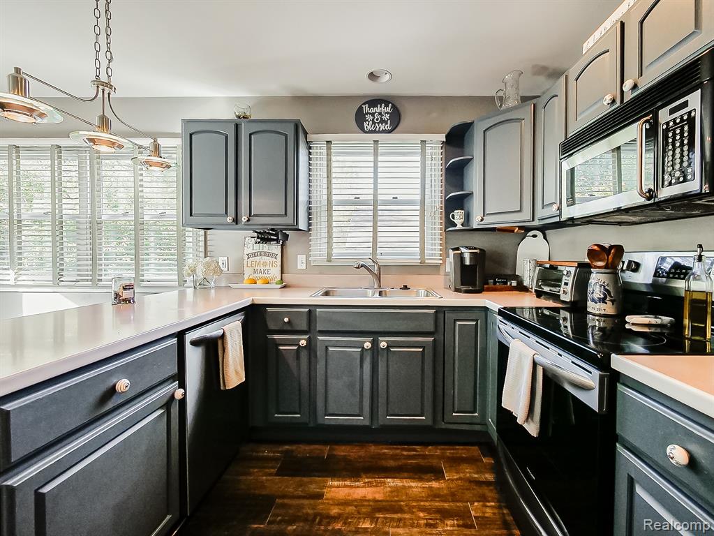 5570 Wildrose Avenue, West Bloomfield, MI — Photo 4