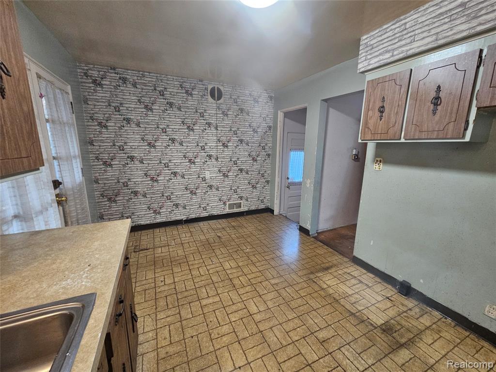 618 S Meade Street, Flint, MI 48503 — Photo 7