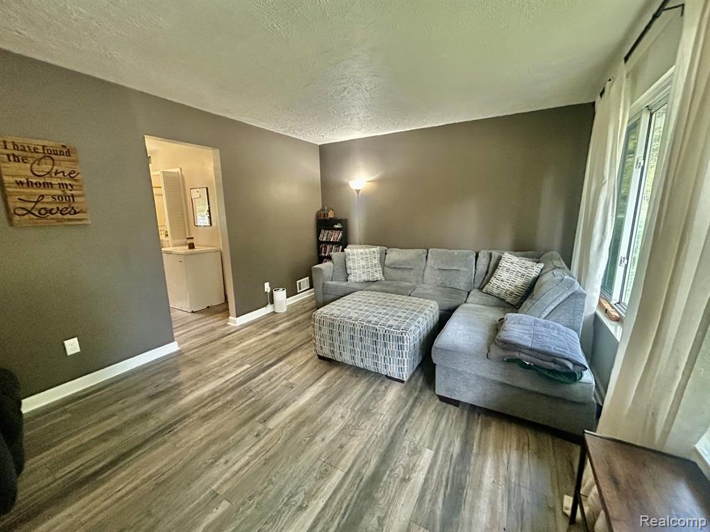 511 Alfred Court, Ortonville, MI 48462 — Photo 2