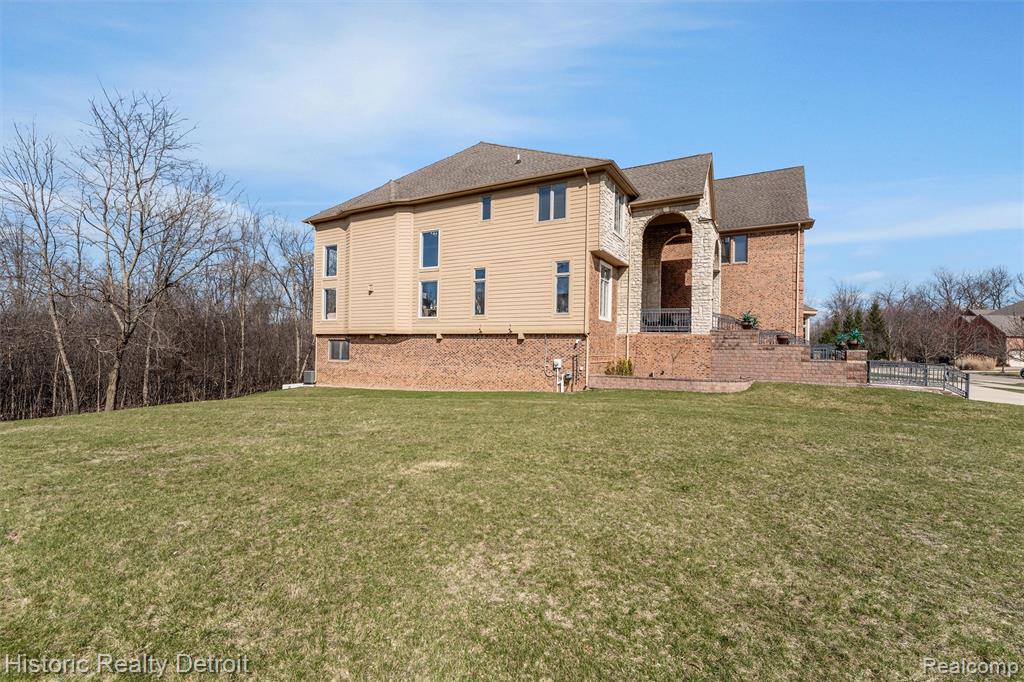 5695 N Branford Drive N, West Bloomfield, MI — Photo 59