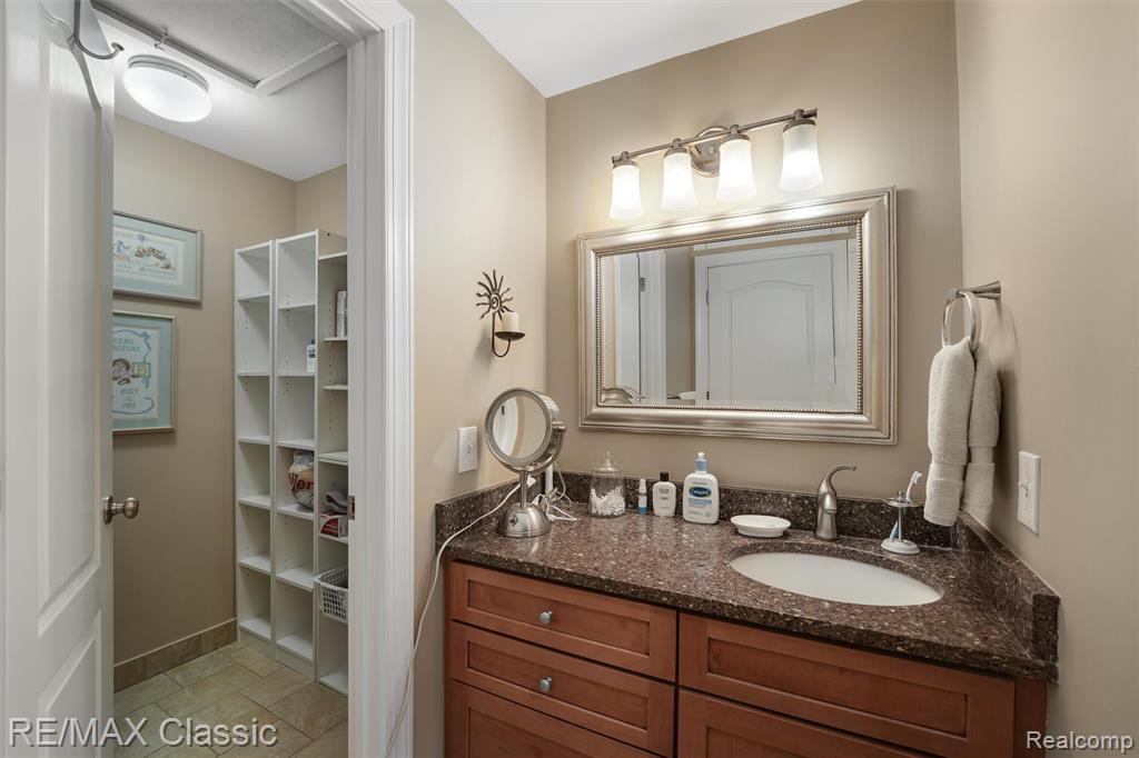 20903 W Glen Haven Circle, Novi, MI 48167 — Photo 22