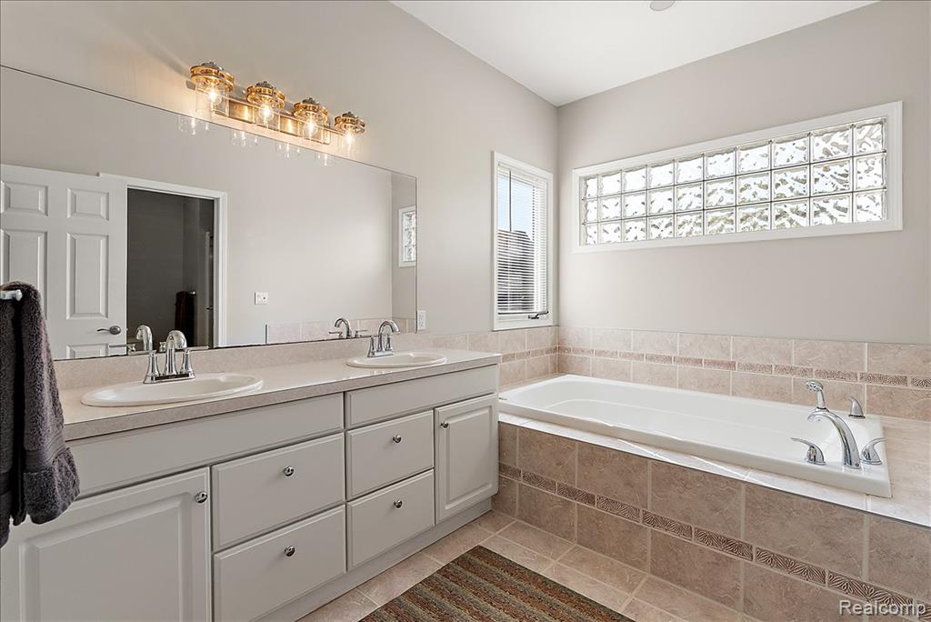 8533 Glen View Drive, Howell, MI 48843 — Photo 23