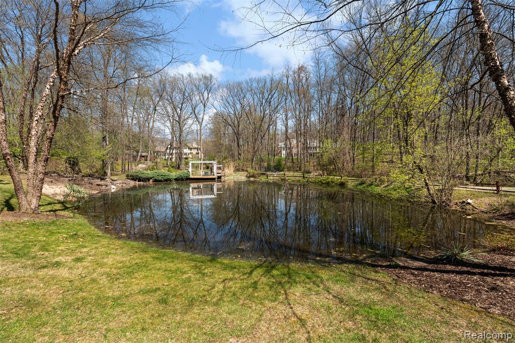 561 Valley Drive, Milford, MI 48381 — Photo 63