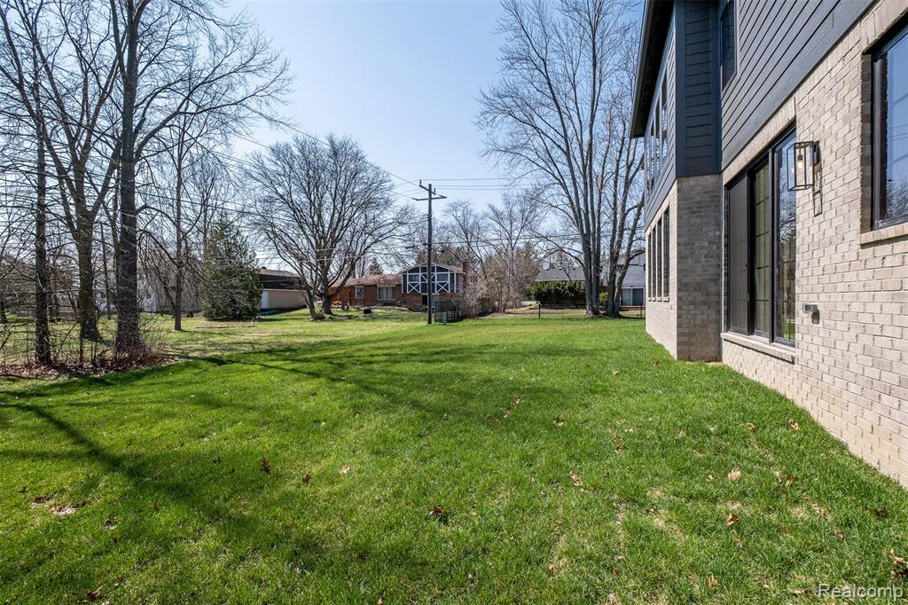 50 Lesdale Drive, Troy, MI 48085 — Photo 67