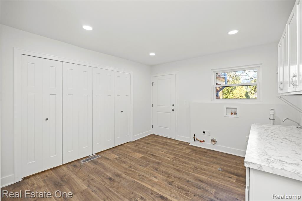 5742 Springwater Lane, West Bloomfield, MI — Photo 22