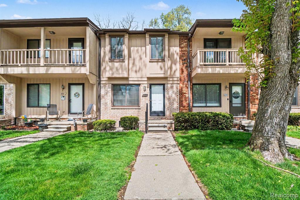 3120 N Summers Road N, Keego Harbor, MI 48320