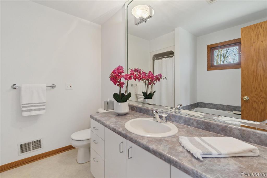 5074 CLARKSTON Road, Clarkston, MI 48348 — Photo 21