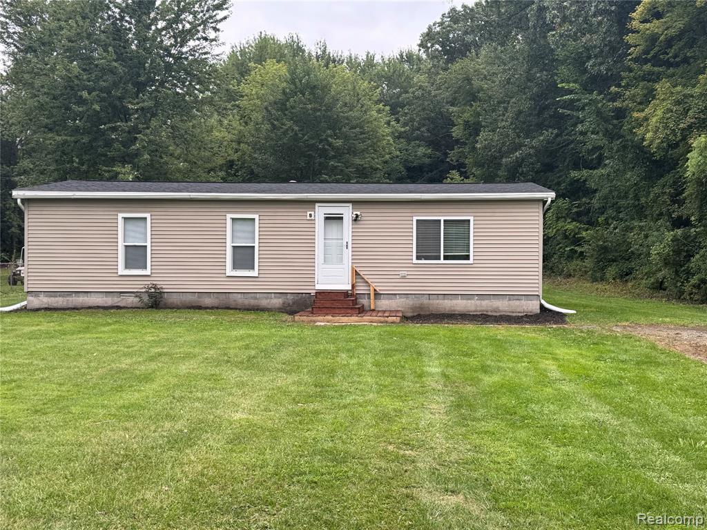 28747 West Road, New Boston, MI 48164