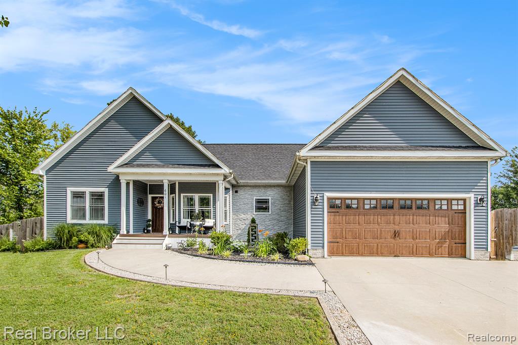 601 E North Street, Hastings, MI 49058 — Photo 2