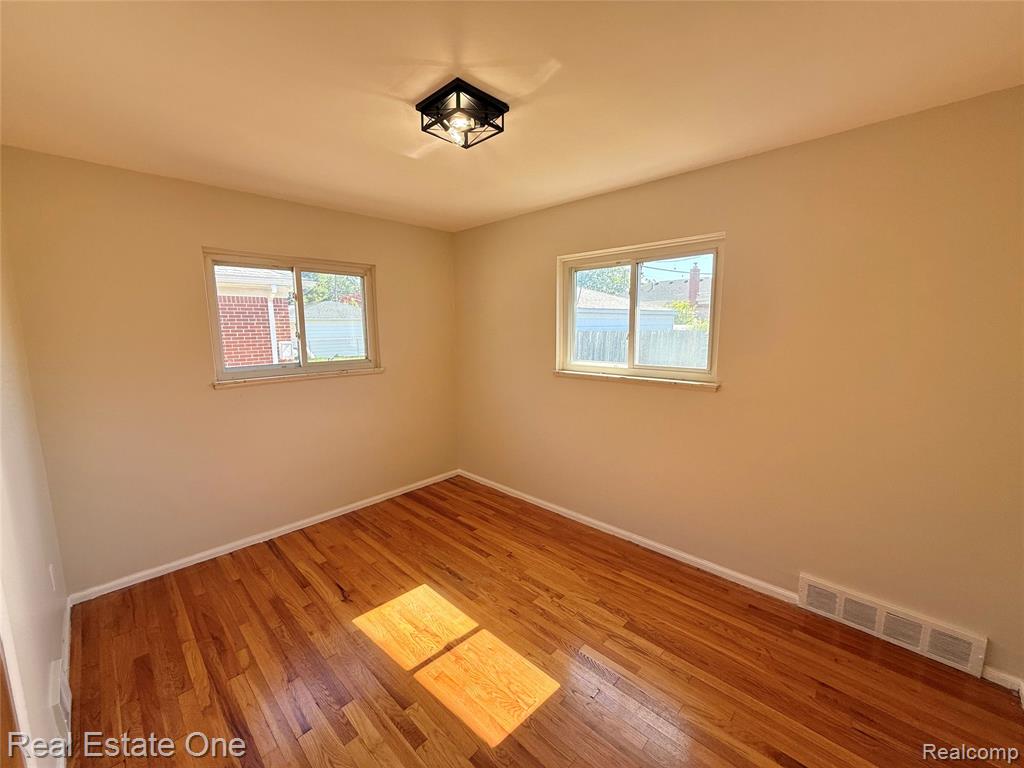 6810 Rosemary Street, Dearborn Heights, MI 48127 — Photo 6