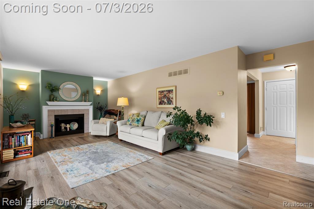 42185 Lochmoor Street, Clinton Twp, MI 48038 — Photo 9