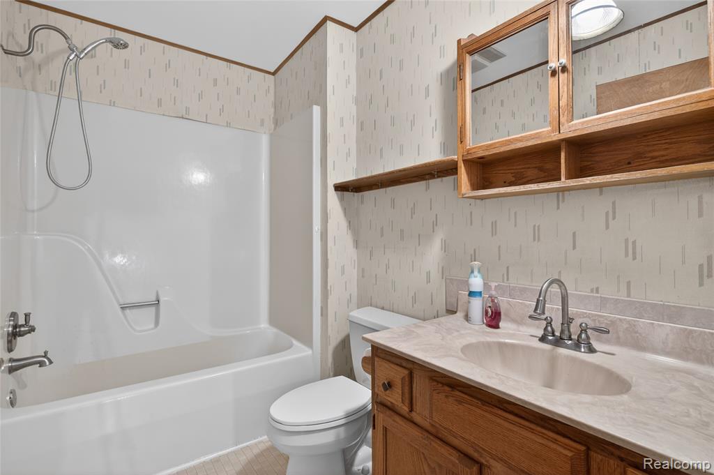 8360 Arlis Street, Commerce Twp, MI 48382 — Photo 28