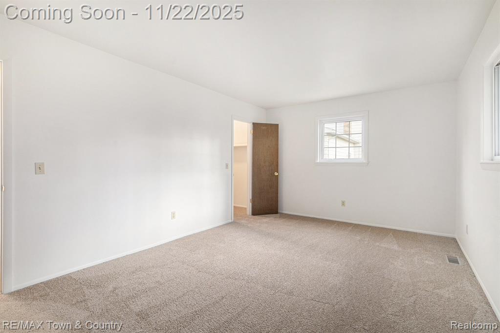 538 Autumn Drive, Flushing, MI 48433 — Photo 16