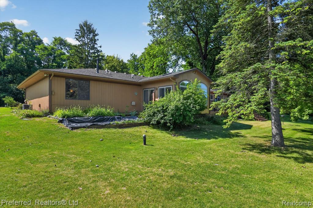5524 Lawrence Court, Pinckney, MI 48169 — Photo 36