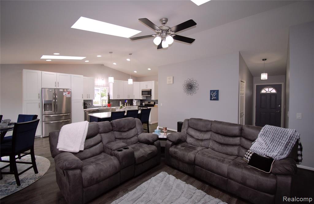 313 Janet Lane, Almont, MI 48003 — Photo 2