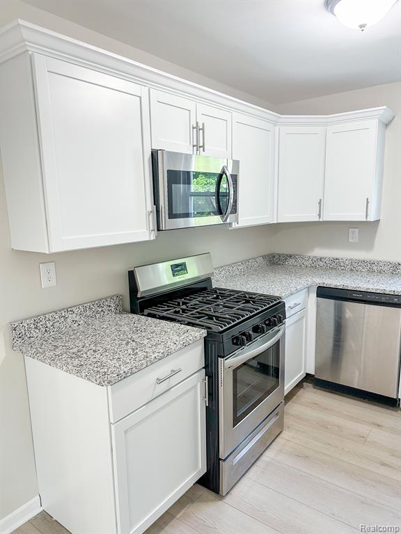 4013 CHENLOT Lane, Waterford, MI 48328 — Photo 9