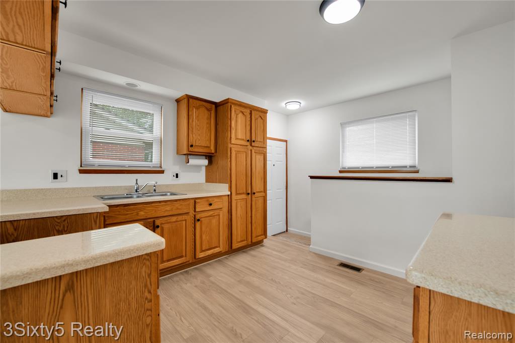 30572 S Gibraltar Road, Rockwood, MI — Photo 16