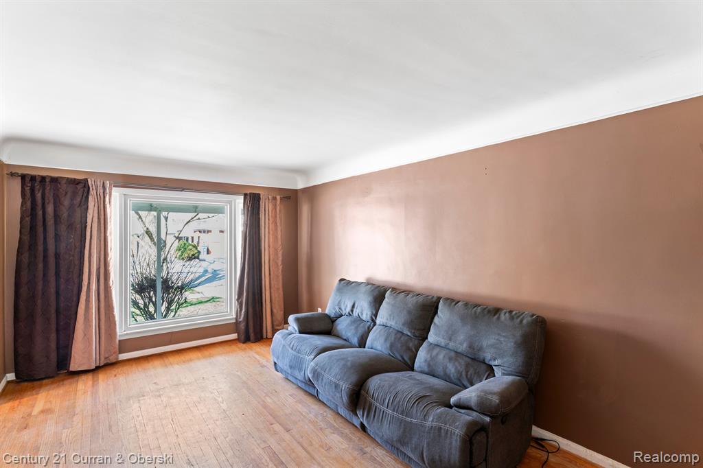 8242 RIVERDALE Street, Dearborn Heights, MI 48127 — Photo 4