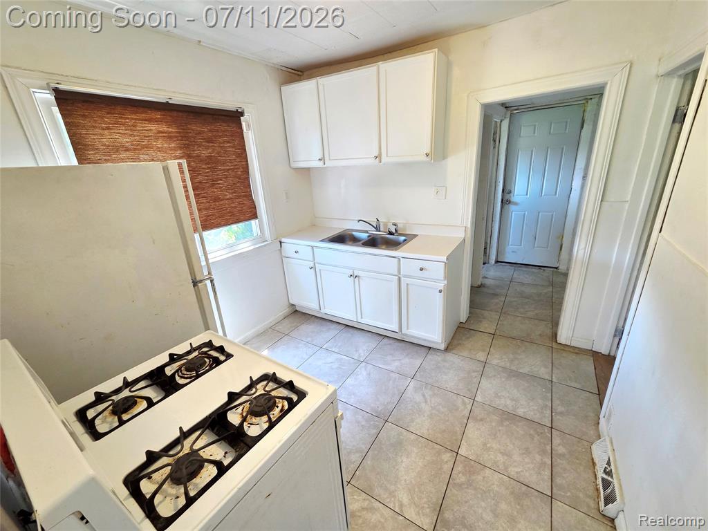 5021 Anatole Street, Grosse Pointe, MI 48236 — Photo 11