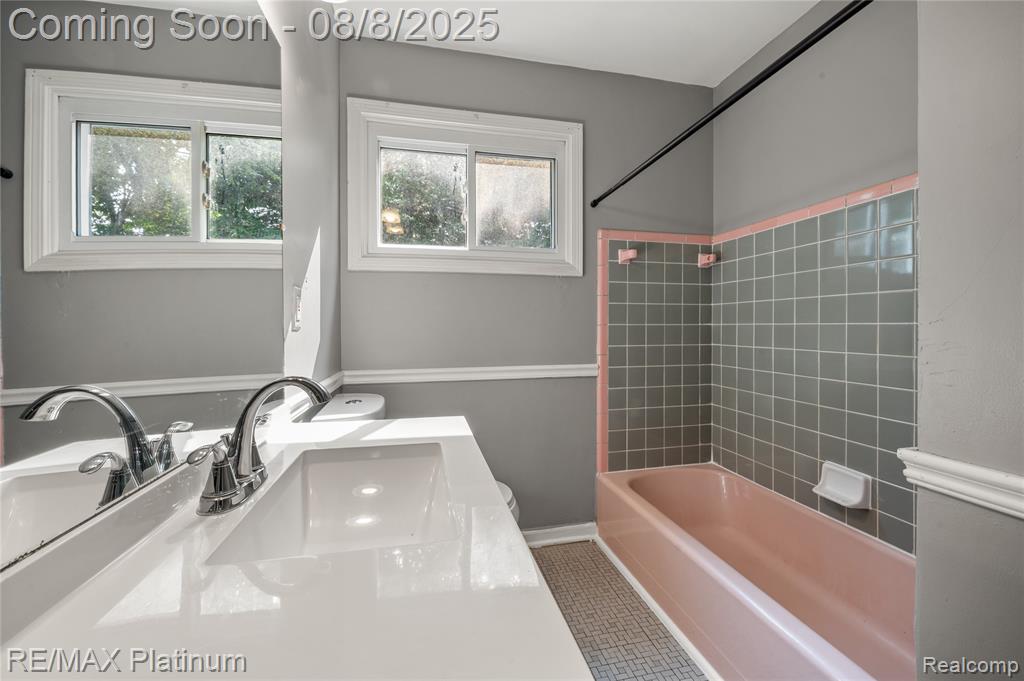 708 Elmwood Drive, Fenton, MI 48430 — Photo 20
