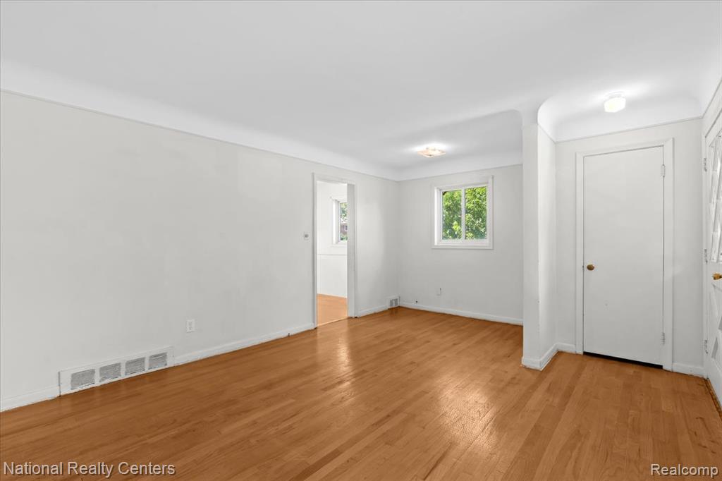 861 Squire Lane, Milford, MI 48381 — Photo 13